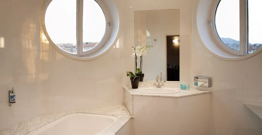Escale Oceania Marseille Vieux Port Hotel France